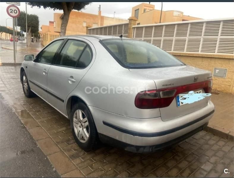 Usado Seat Toledo Sport 105 CV (77 kW) 2004 Gris / plata Berlina