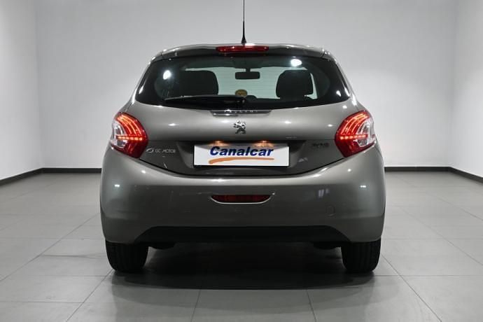 Usado Peugeot 208 Active 82 CV (60 kW) 2013 Gris Utilitario
