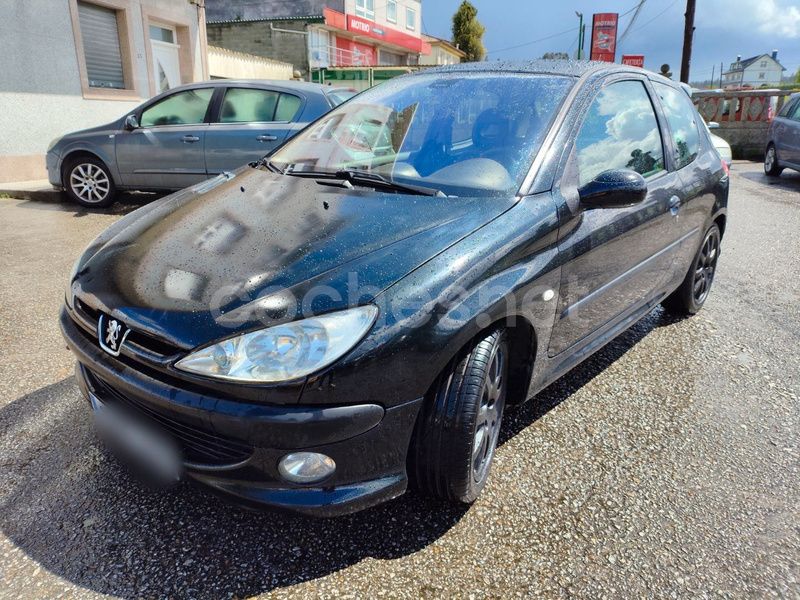 Negro Usado 2001 Peugeot 206 GTi Berlina | 3990 € (Un poco caro) - Imagen 1/4