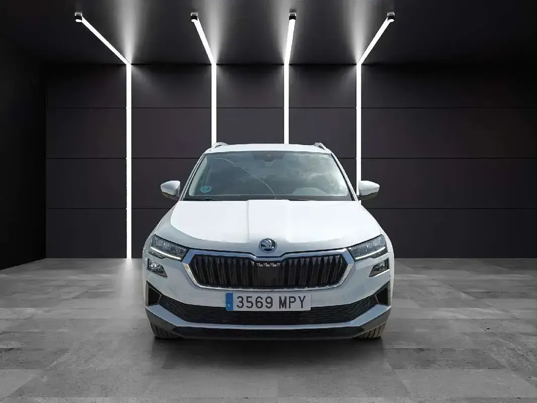 Usado Skoda Karoq Selection 150 CV (110 kW) 2024 Blanco SUV