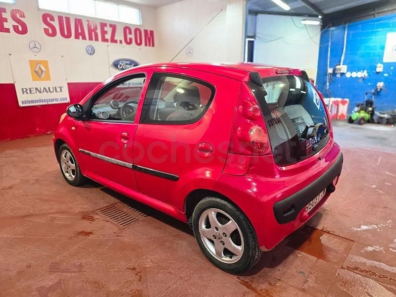 Usado Peugeot 107 68 CV (50 kW) 2007 Rojo Utilitario