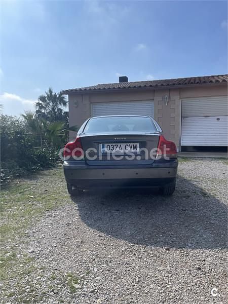 Usado Volvo S60 Momentum 163 CV (119 kW) 2004 Gris / plata Berlina