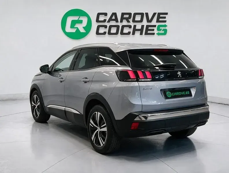 Usado Peugeot 3008 Allure 130 CV (95 kW) 2020 Gris / plata SUV