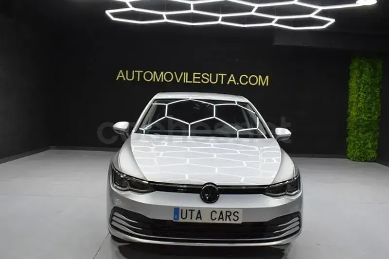 Usado VW Golf VIII Life 150 CV (110 kW) 2022 Gris / plata Berlina