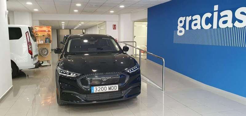 Usado Ford Mustang Mach-E 216 kW (294 CV) 2022 Negro SUV