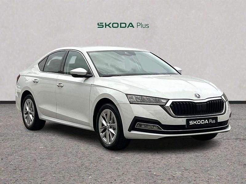 Blanco Usado 2024 Skoda Octavia Selection Berlina | 26.990 € (Precio justo) - Imagen 1/4
