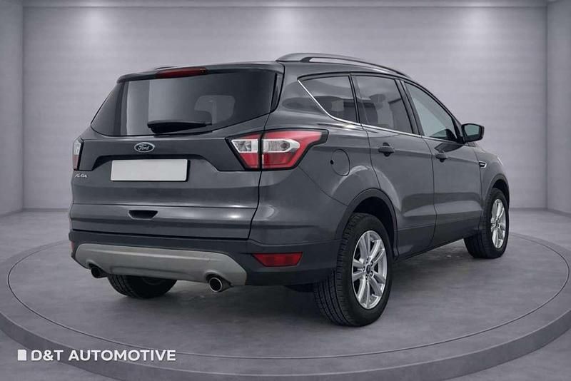 Usado Ford Kuga Business Edition 120 CV (88 kW) 2017 Gris / plata SUV