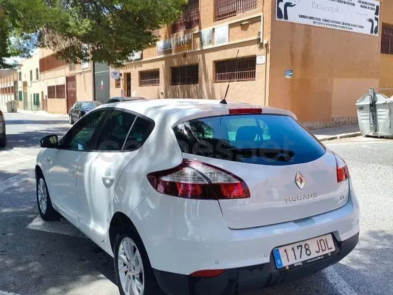 Usado Renault Mégane LIMITED 110 CV (80 kW) 2015 Blanco Berlina