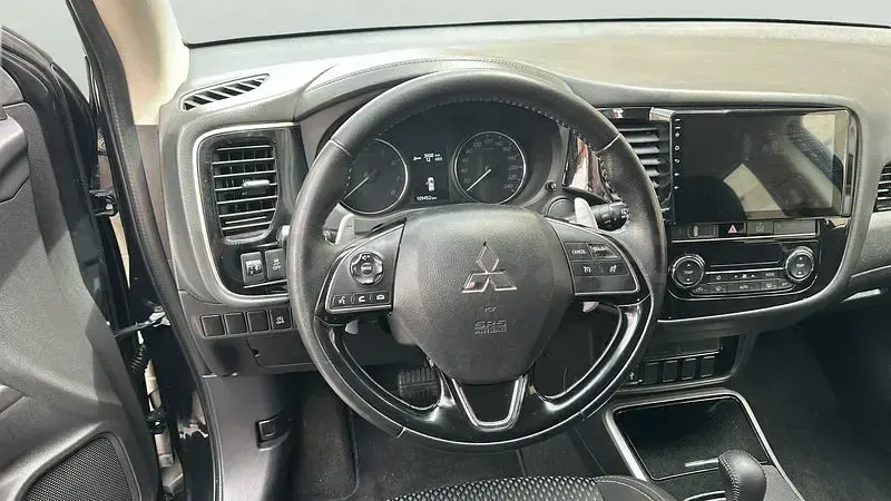 Usado Mitsubishi Outlander Motion 150 CV (110 kW) 2019 Negro SUV