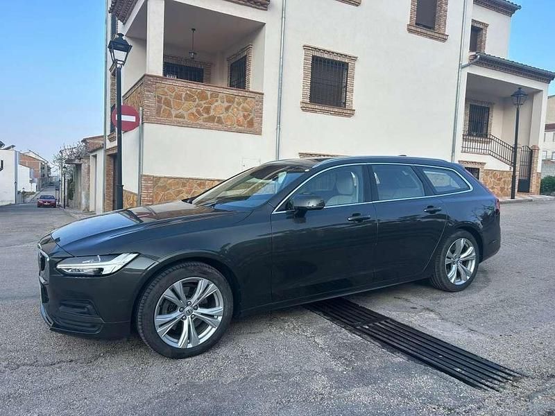 Käytetty Volvo V90 Momentum 197 HP (144 kW) 2021 Harmaa Farmari
