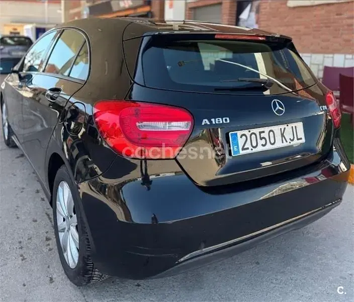 Usado Mercedes A180 Style 109 CV (80 kW) 2013 Negro Berlina