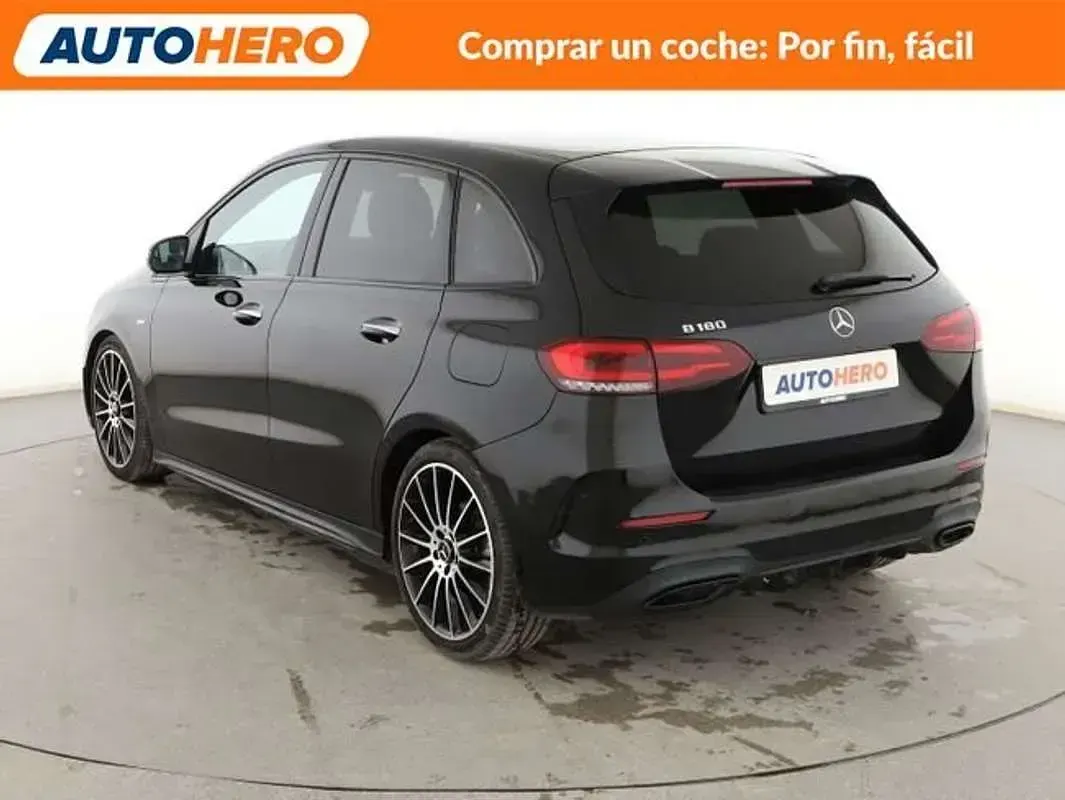 Usado Mercedes B180 AMG line 136 CV (100 kW) 2021 Negro Utilitario