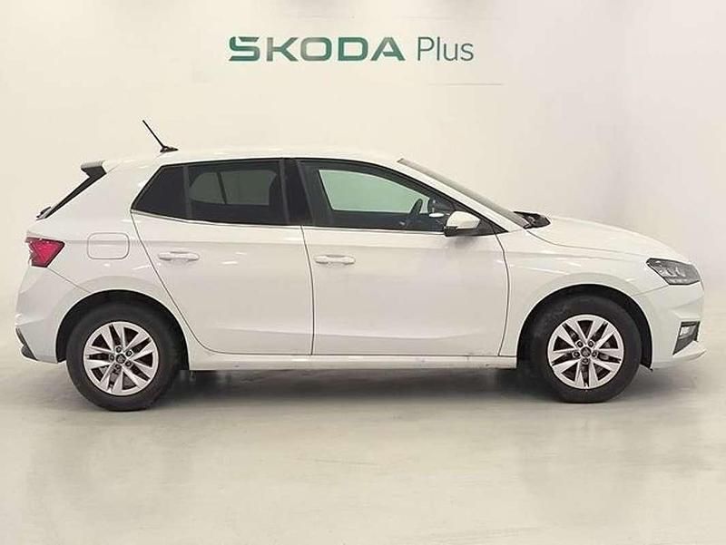 Usado Skoda Fabia Selection 116 CV (85 kW) 2025 Blanco Utilitario