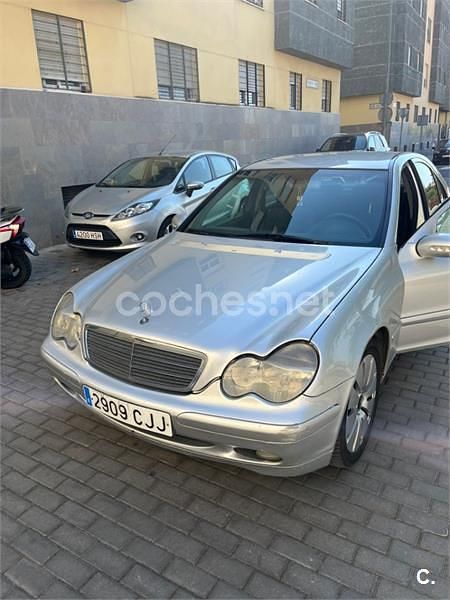 Usado Mercedes C220 Classic 125 CV (91 kW) 2001 Gris / plata Familiar