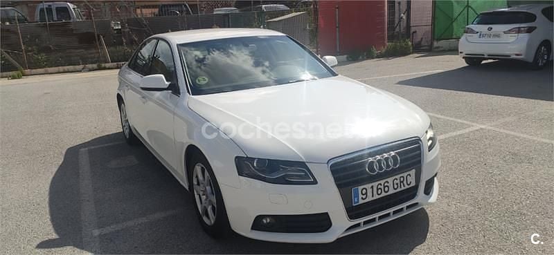 Usado Audi A4 136 HP (100 kW) 2009 Branco Sedan