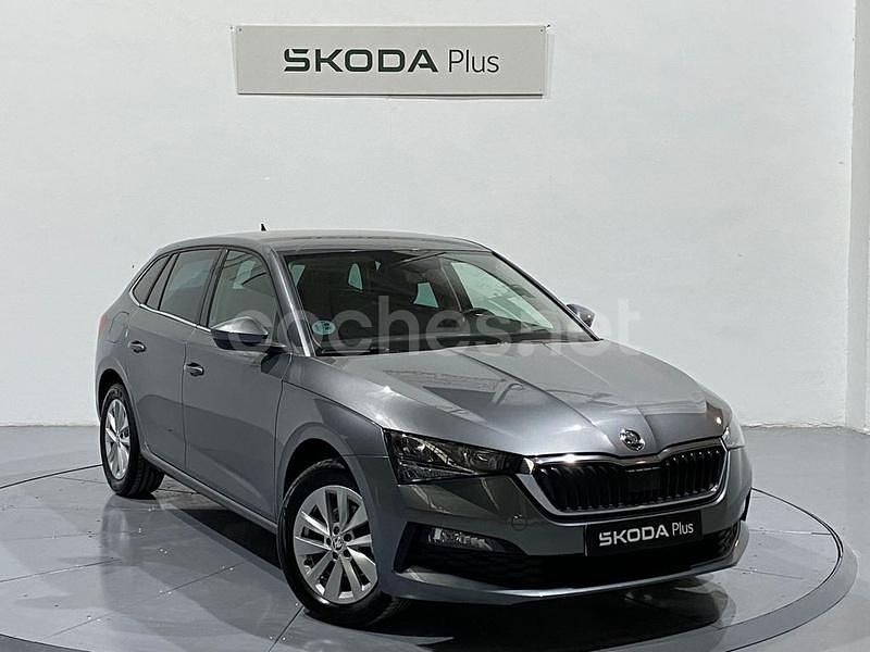 Gris / plata Usado 2024 Skoda Scala Selection Utilitario | 20.950 € (Caro) - Imagen 1/4