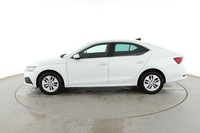 Usado Skoda Octavia Selection 150 CV (110 kW) 2024 Blanco Berlina