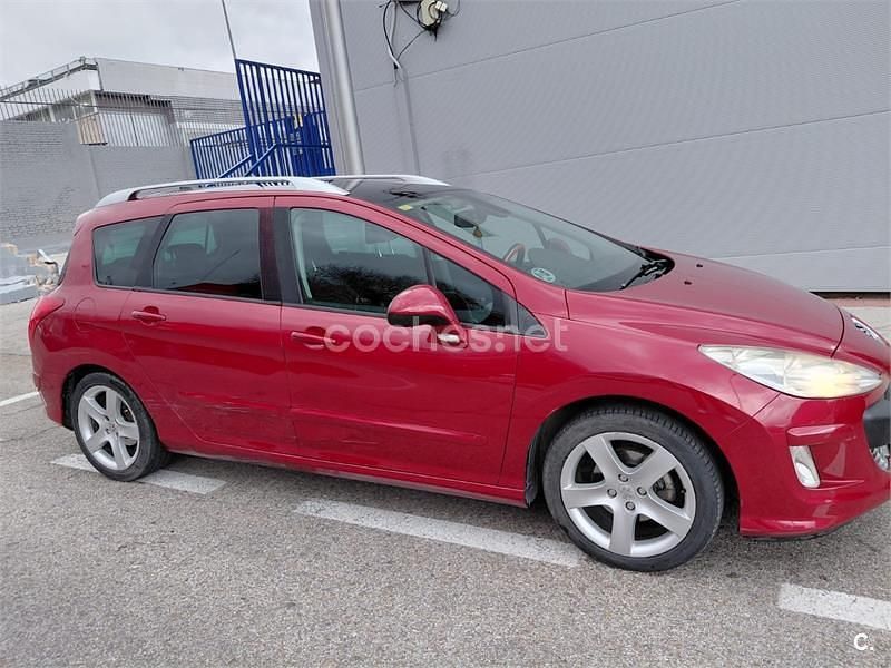 Usado Peugeot 308 SW Premium 110 CV (80 kW) 2008 Rojo Familiar