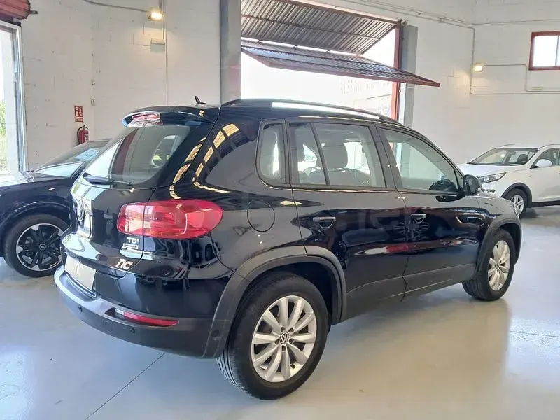 Usado VW Tiguan 140 CV (102 kW) 2015 Negro SUV