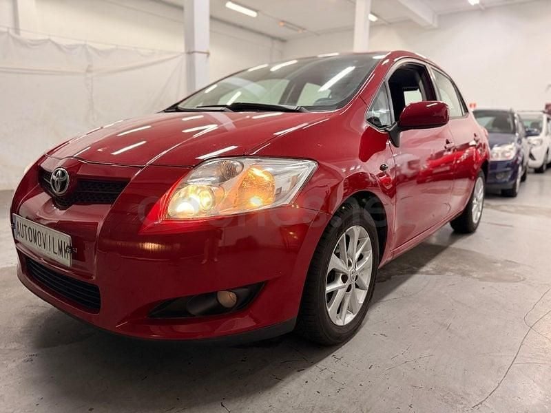 Usado Toyota Auris Luna 90 CV (66 kW) 2007 Granate Utilitario