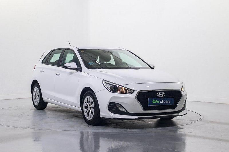 Usado Hyundai i30 120 CV (88 kW) 2019 Blanco Berlina
