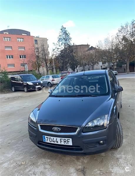 Granate Usado 2007 Ford Focus Trend Berlina | 2600 € (Super precio) - Imagen 1/4