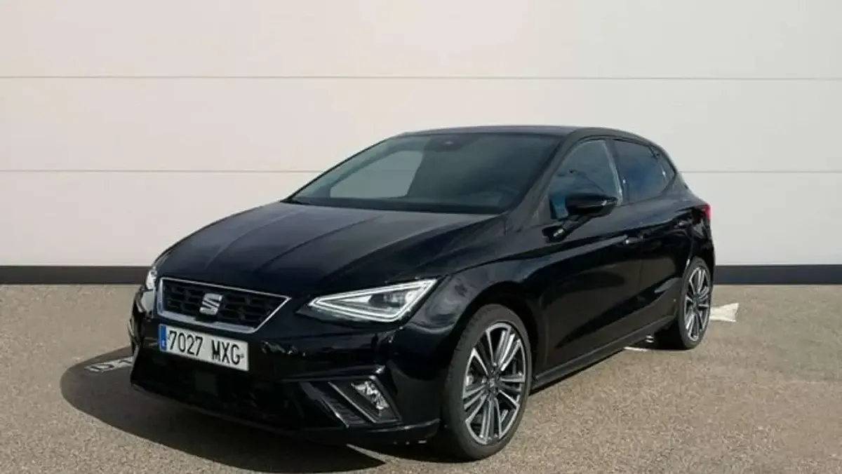 Usado Seat Ibiza FR 150 CV (110 kW) 2024 Negro Utilitario