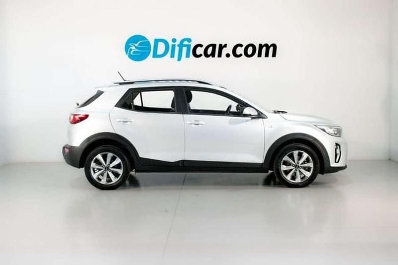 Usado Kia Stonic 84 CV (61 kW) 2023 Gris SUV