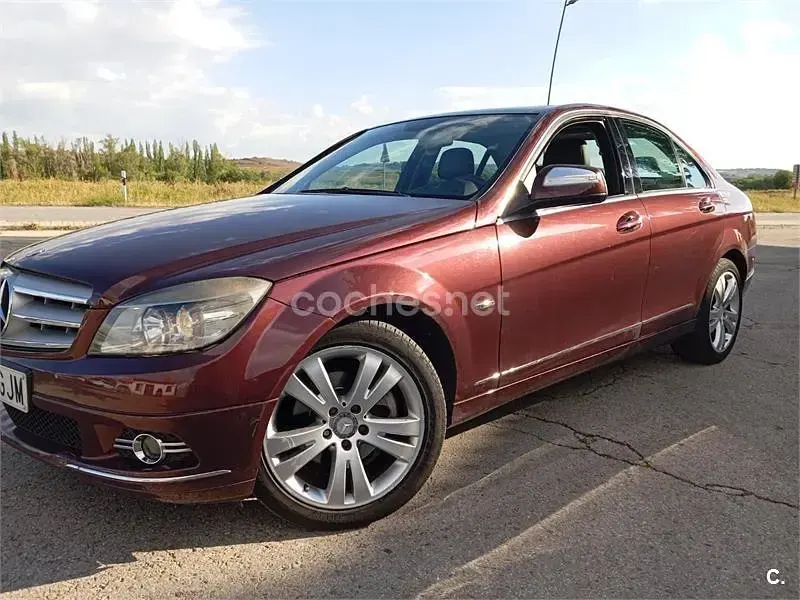 Usado Mercedes C200 Avantgarde 184 CV (135 kW) 2008 Granate Berlina