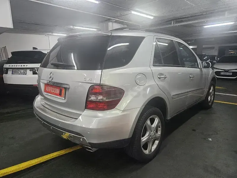 Usado Mercedes ML320 224 CV (164 kW) 2007 Gris / plata SUV