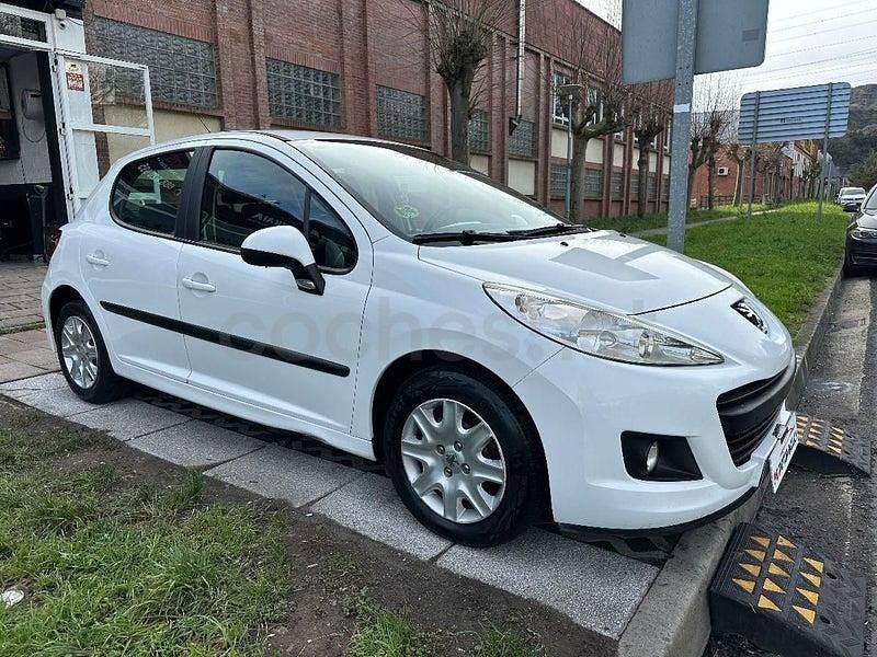 Usado Peugeot 207 Access 70 CV (51 kW) 2012 Blanco Berlina