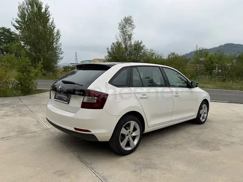 Usado Skoda Rapid Active 95 CV (69 kW) 2018 Blanco Utilitario