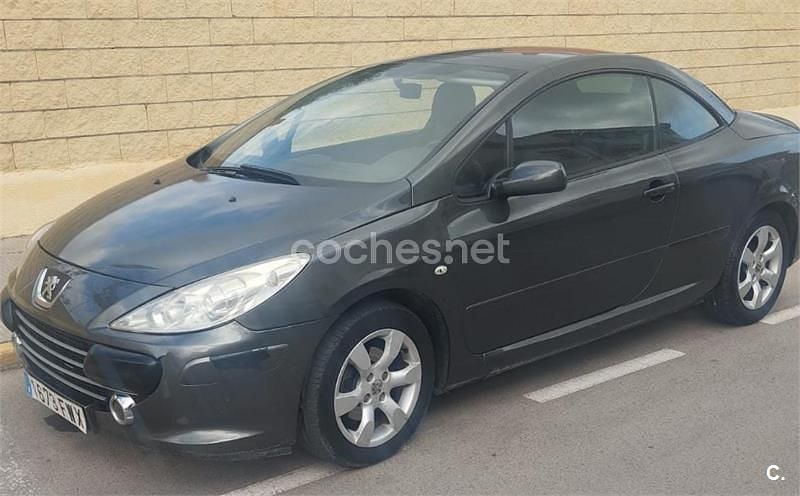 Usado Peugeot 307 CC 110 CV (80 kW) 2007 Verde Descapotable