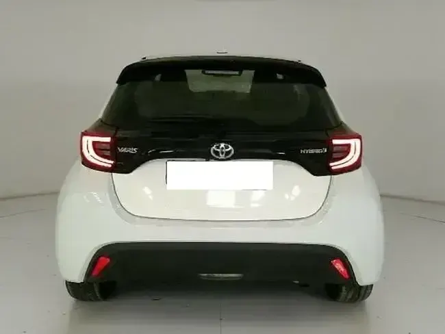 Begagnad Toyota Yaris Hybrid Active 116 HK (85 kW) 2022 Vit Halvkombi
