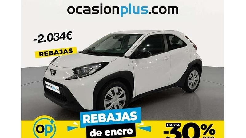 Usado Toyota Aygo Play 72 CV (52 kW) 2023 Blanco Utilitario