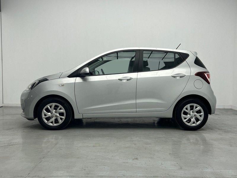 Usado Hyundai i10 67 CV (49 kW) 2018 Gris Utilitario