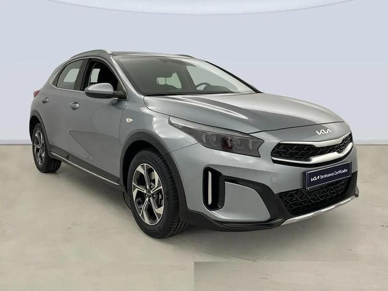 Usado Kia XCeed 140 HP (102 kW) 2025 Cinzento SUV