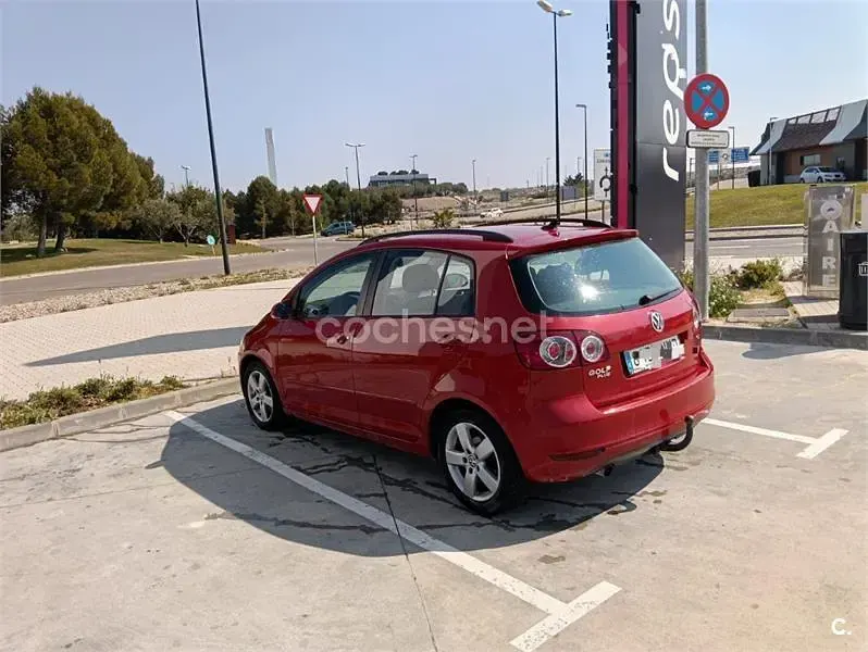 Usado VW Golf Plus Advance 105 CV (77 kW) 2011 Rojo Monovolumen