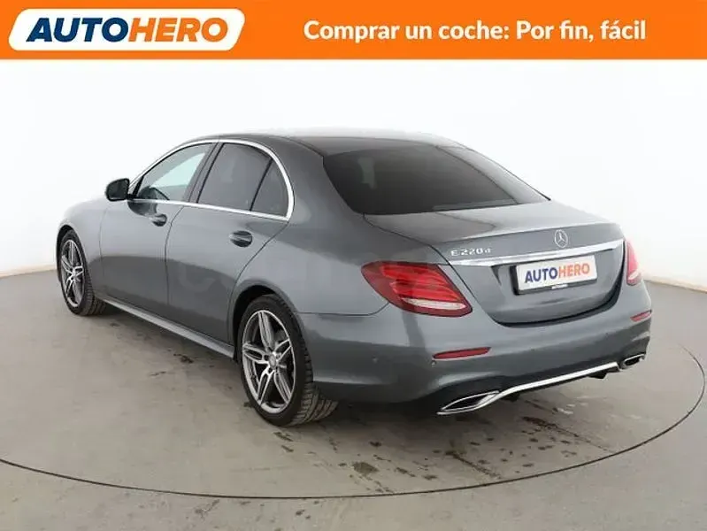 Usado Mercedes E220 194 CV (142 kW) 2017 Gris / plata Berlina