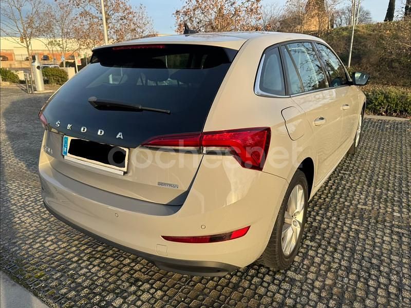 Usado Skoda Scala Ambition 115 CV (84 kW) 2019 Gris / plata Utilitario