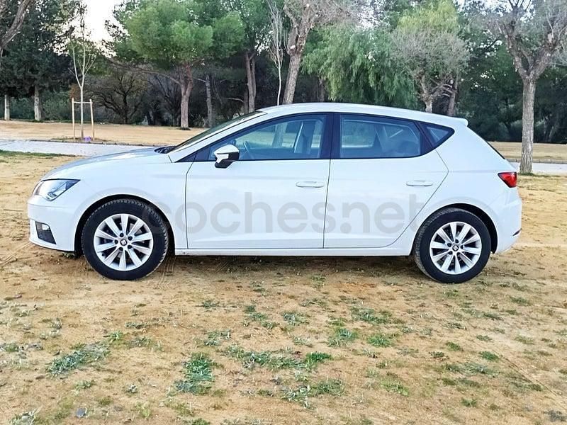 Usado Seat Leon Style 110 CV (80 kW) 2017 Blanco Berlina