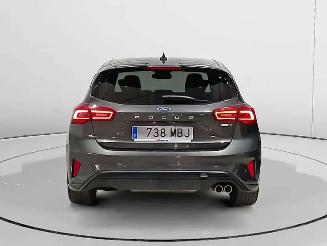 Usado Ford Focus ST-Line 125 CV (91 kW) 2022 Gris Utilitario