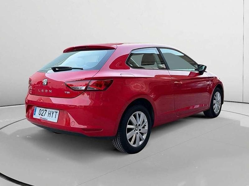 Usado Seat Leon Reference 106 CV (77 kW) 2014 Rojo Utilitario