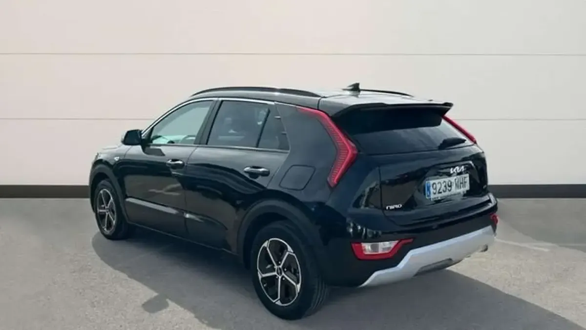 Usado Kia Niro 141 CV (103 kW) 2023 Negro SUV