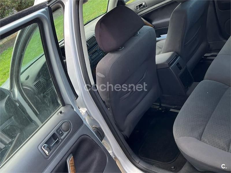 Usado VW Passat Advance 130 CV (95 kW) 2005 Gris / plata Familiar