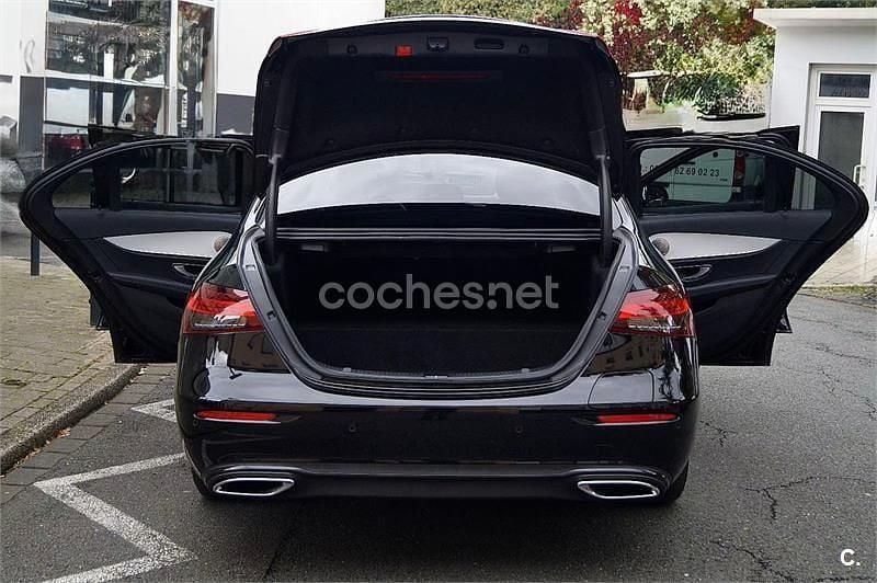 Usado Mercedes E300 320 CV (235 kW) 2023 Negro Berlina