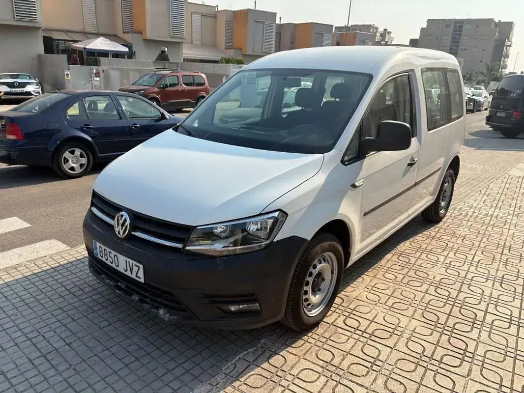 Usado VW Caddy 75 CV (55 kW) 2017 Blanco Monovolumen