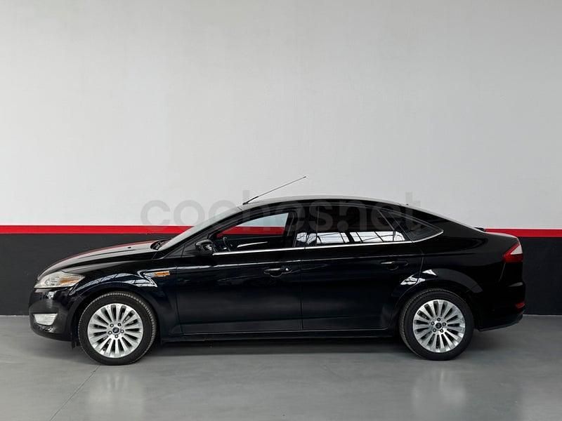 Usado Ford Mondeo Ghia 140 CV (102 kW) 2007 Negro Berlina