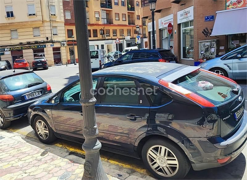 Usado Ford Focus Ghia 115 CV (84 kW) 2006 Negro Berlina