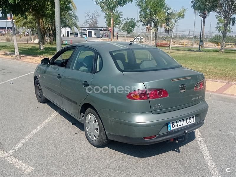 Usado Seat Cordoba Stella 64 CV (47 kW) 2004 Gris / plata Berlina